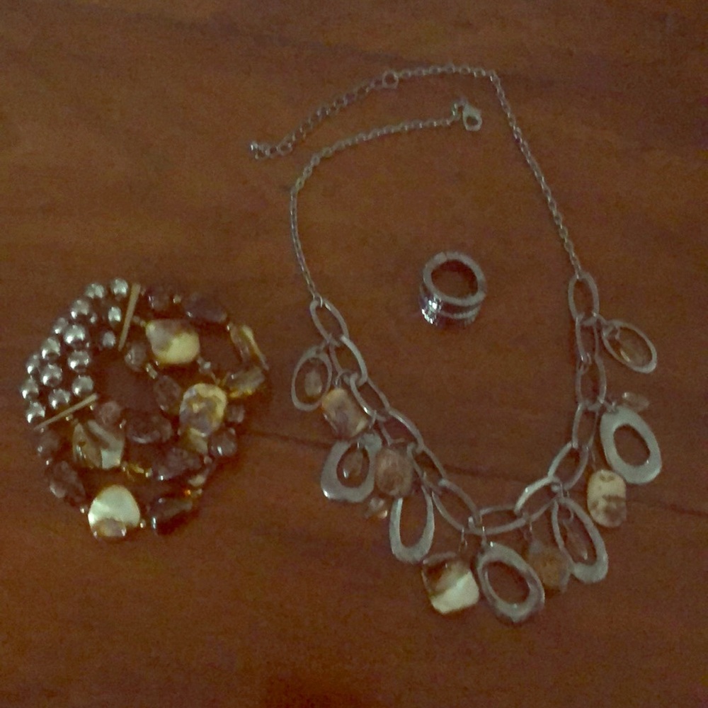 3-pc set. Necklace w matching bracelet and ring